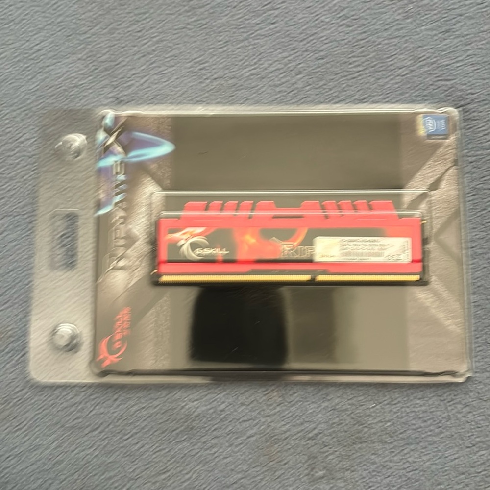 Ripjaw- 8gb- ddr-3 1600- pc3-12800 xmp- cl10-10-10-30. 1.5v